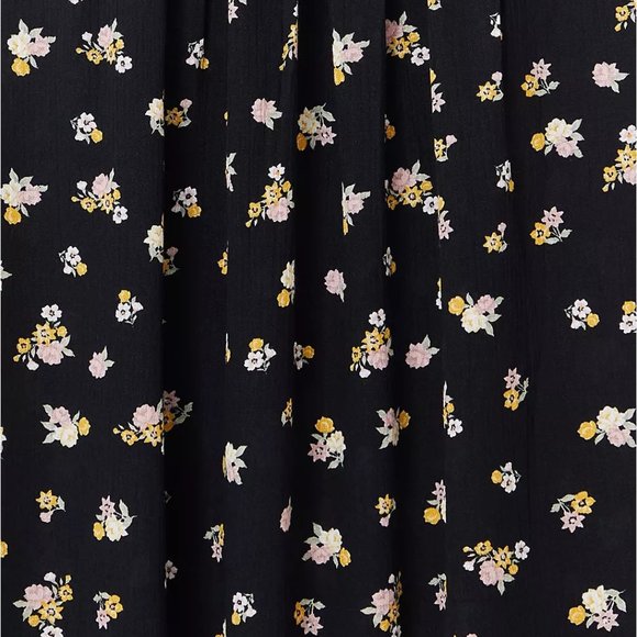 Torrid Size 1X 14-16 Black Ditsy Floral Crinkled Gauze Smocked Tank - Picture 4 of 4